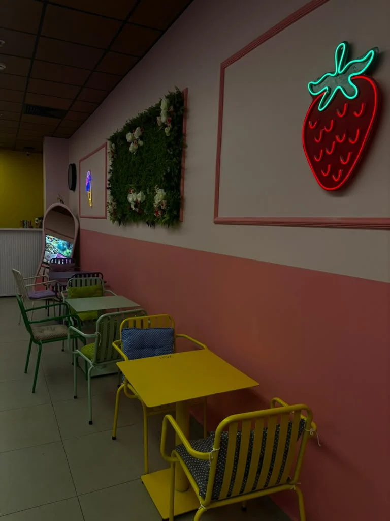 Waffle Bowl House iç mekân ve oturma alanı